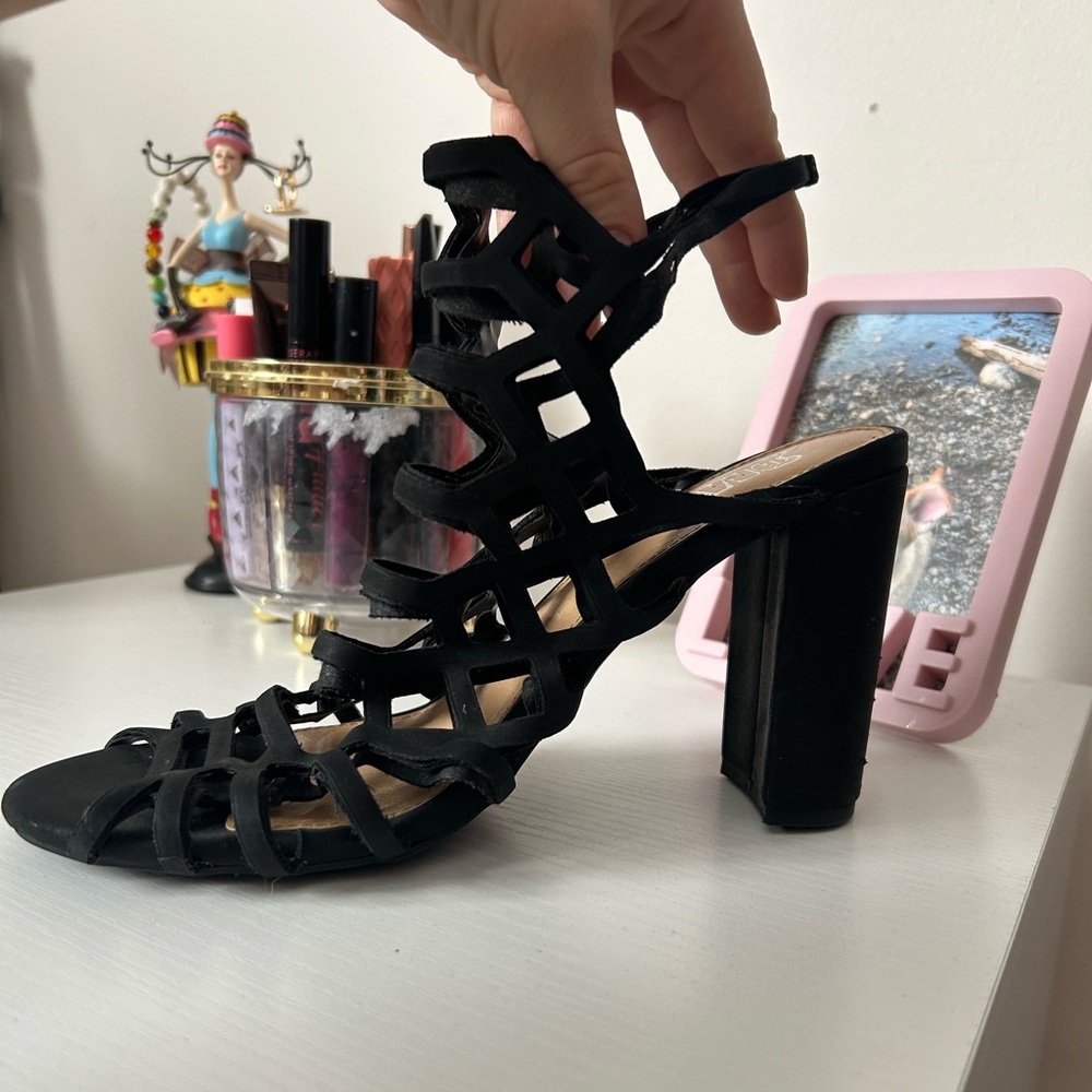 Black strappy Y2K heel